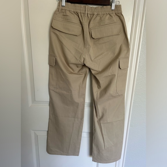 New with tags, Soon Maternity Cargo Pants - Picture 8 of 9